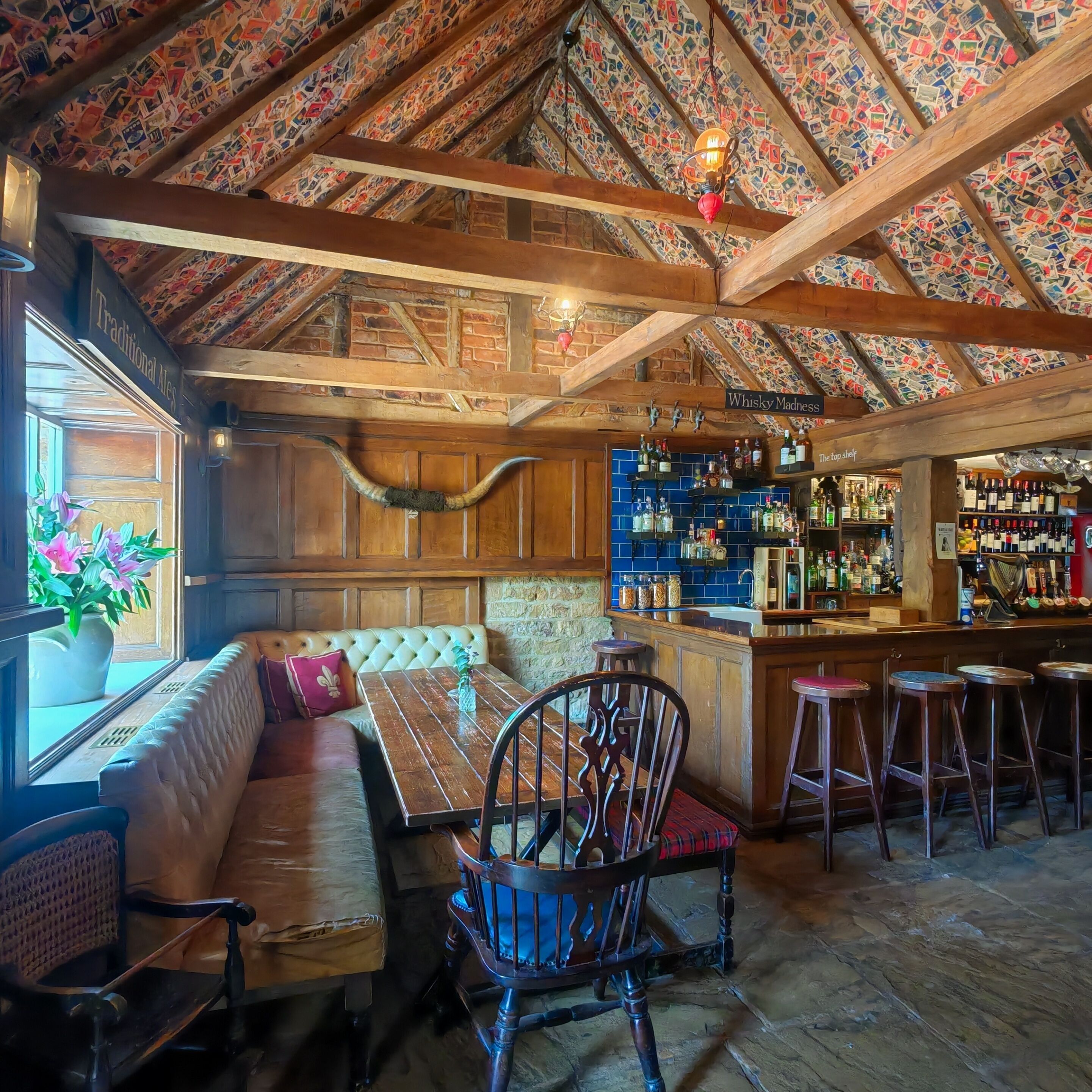 Bar (trong khuôn viên)