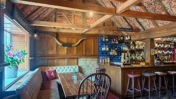 Bar (trong khuôn viên)