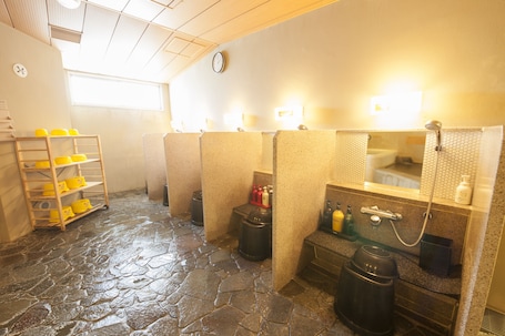 Spabad binnen. Dormy Inn Tsu Natural Hot Spring