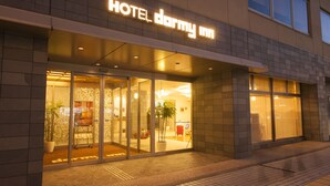 A hotel entrance with a sign reading "HOTEL DARMY INN". - Dormy Inn Tsu Natural Hot Spring (Tsu)