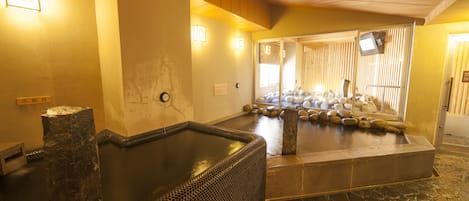 Indoor spa tub