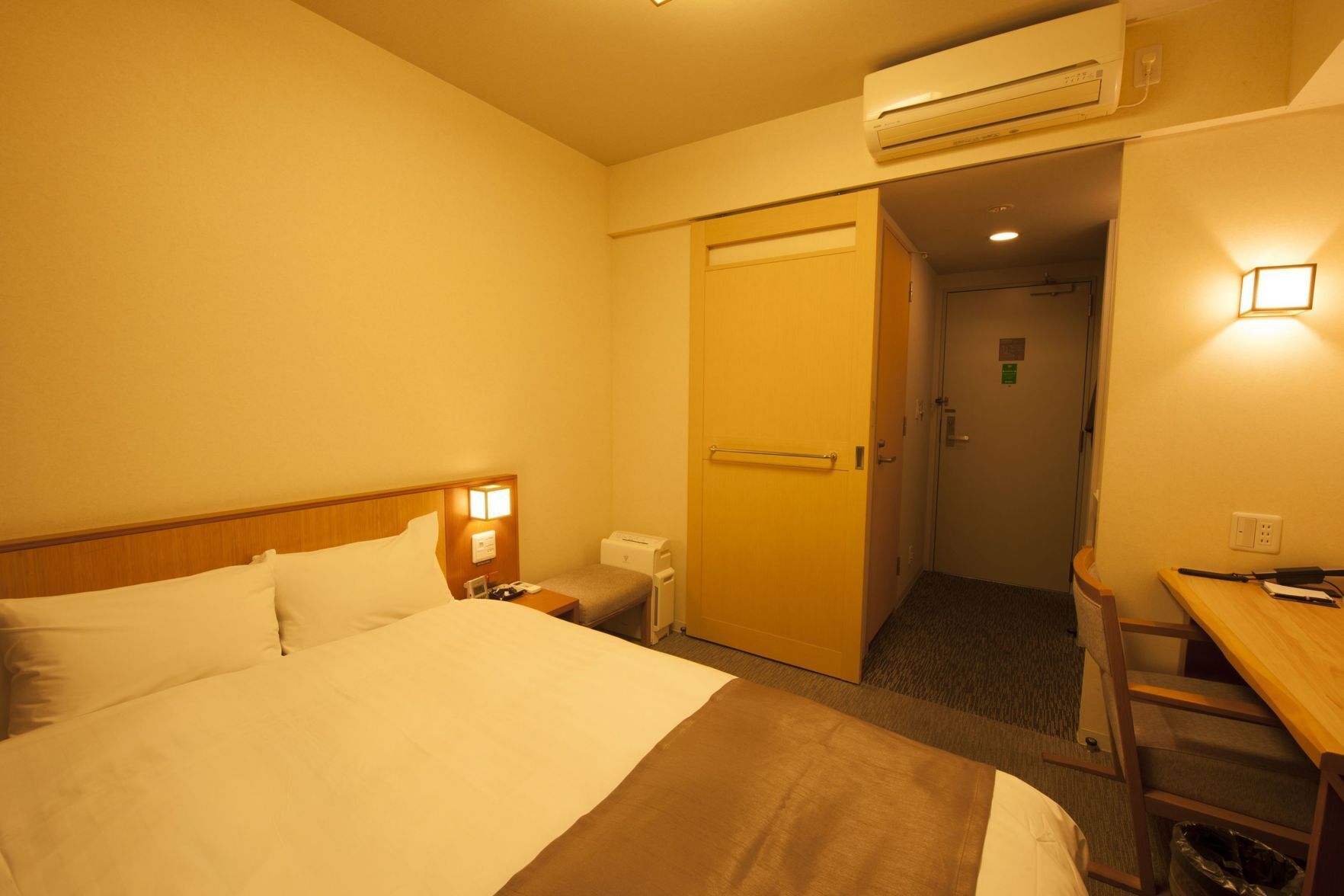 Desk, free WiFi, bed sheets