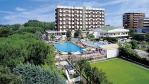 A hotel with a swimming pool, outdoor seating, and a tennis court. - Punta Nord Village & Hotel (Rimini)