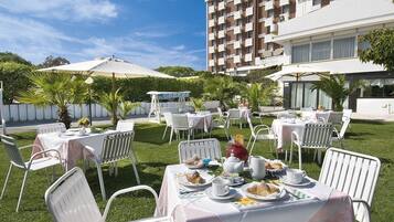 Mittagessen und Abendessen, lokale KĂŒche