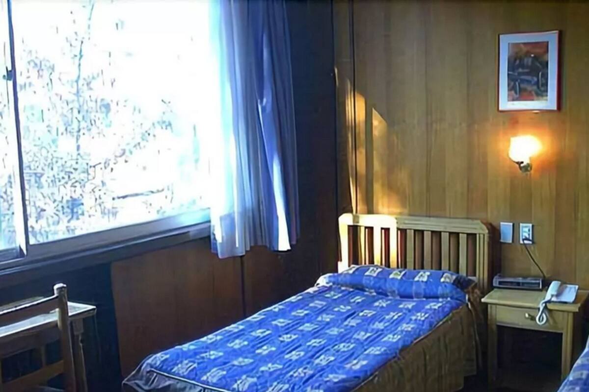 Minibar, caja de seguridad en la habitación y escritorio