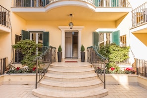 Courtyard - Aurelia Vatican Apartments (Rome)