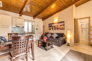32-inch LCD TV with satellite channels, TV - Aurelia Vatican Apartments (Rome)