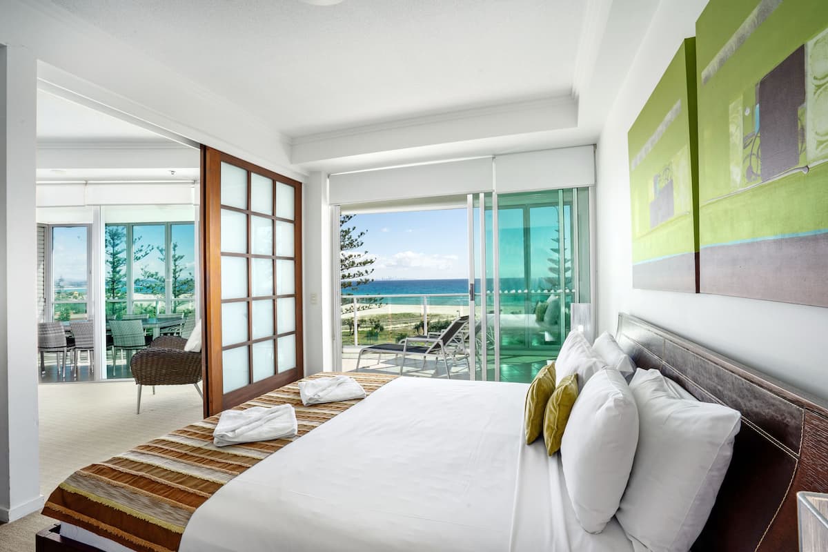Apartment, 3 Bedrooms, Beach View | 3 bedrooms, individually decorated, individually furnished, desk