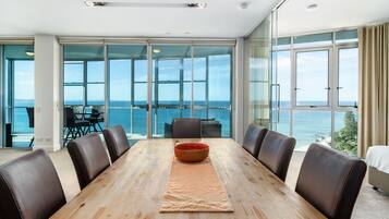 Apartament, 4 dormitoris (Skyhome) | Menjador