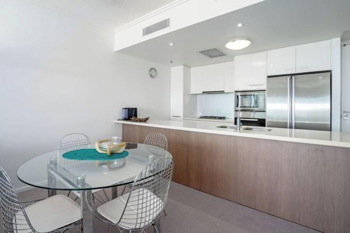 Private kitchen | Fridge, microwave, stovetop, dishwasher