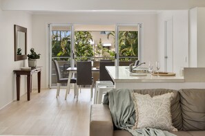 Télévision à écran plat de 50 pouces avec chaînes numériques, télévision