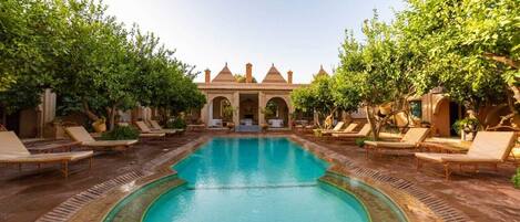 Outdoor pool, pool loungers