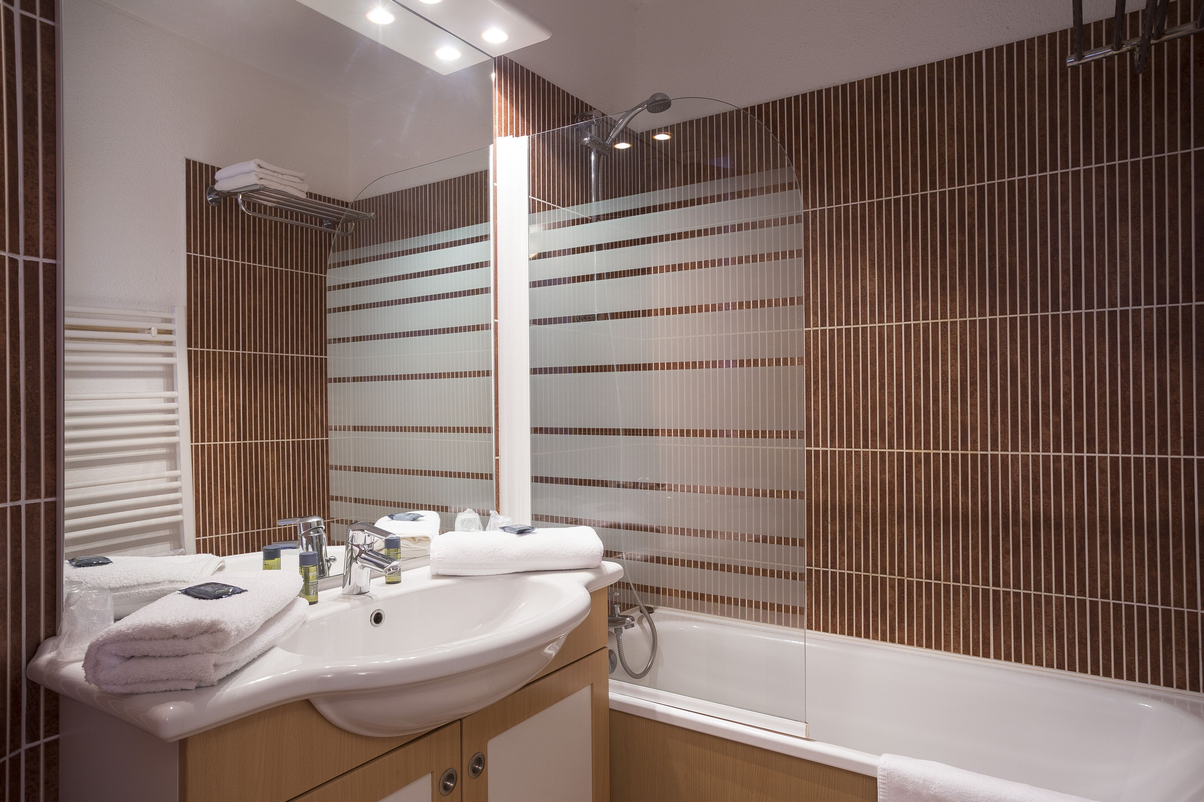 bathtub, free toiletries, hair dryer, towels