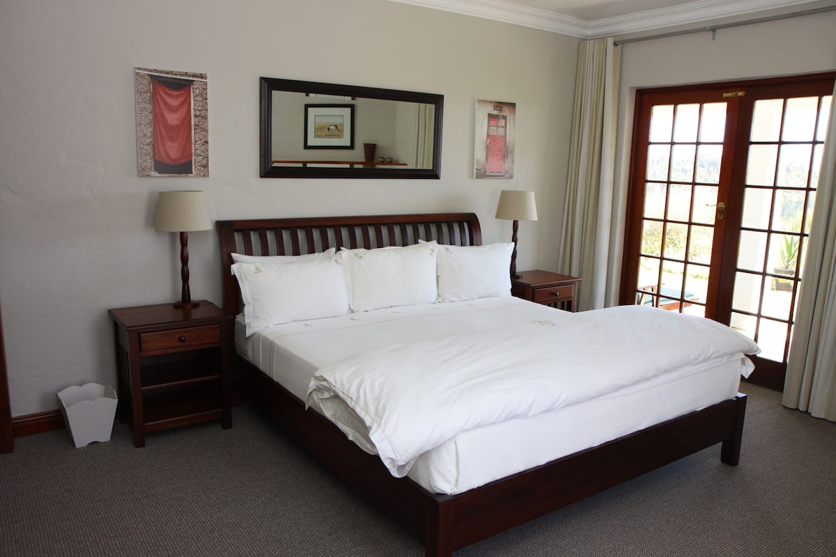 Casa de campo, no jardim (5 Sleeper) | Roupas de cama premium, cofres nos quartos, escrivaninha