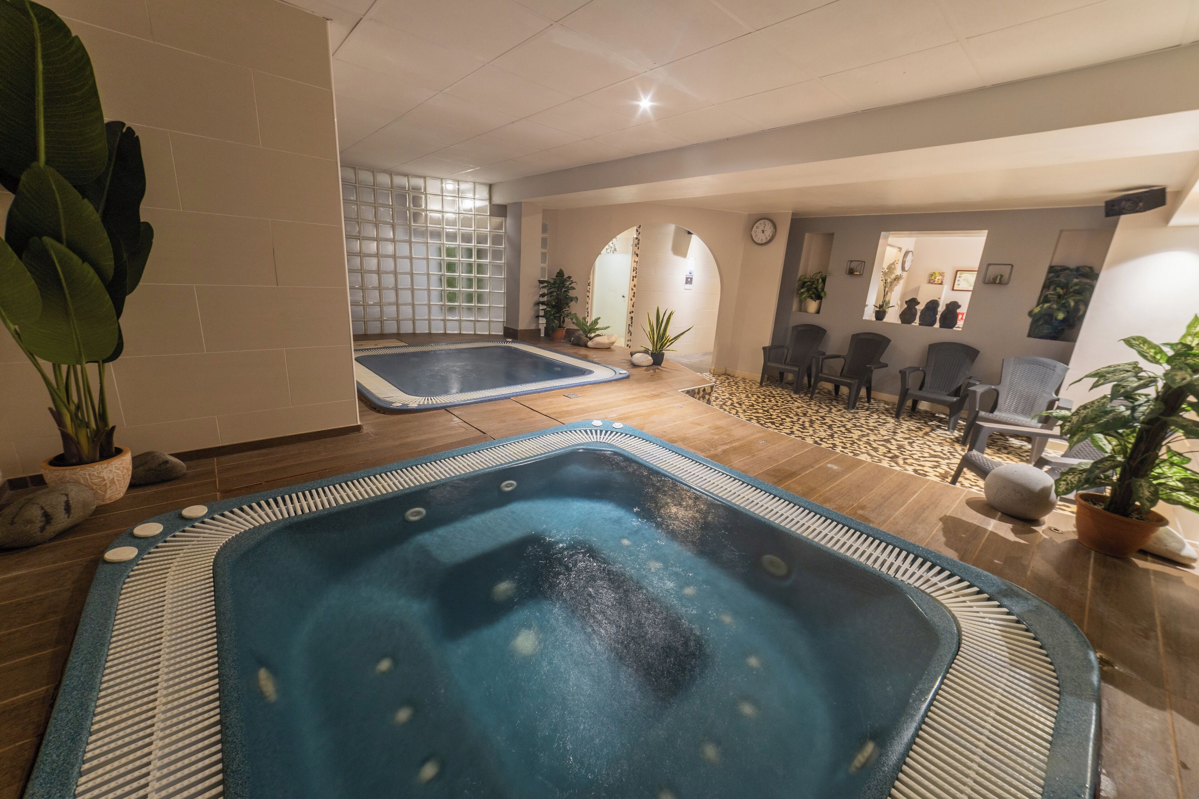 sauna, hot tub, steam room, 1 treatment room, massages
