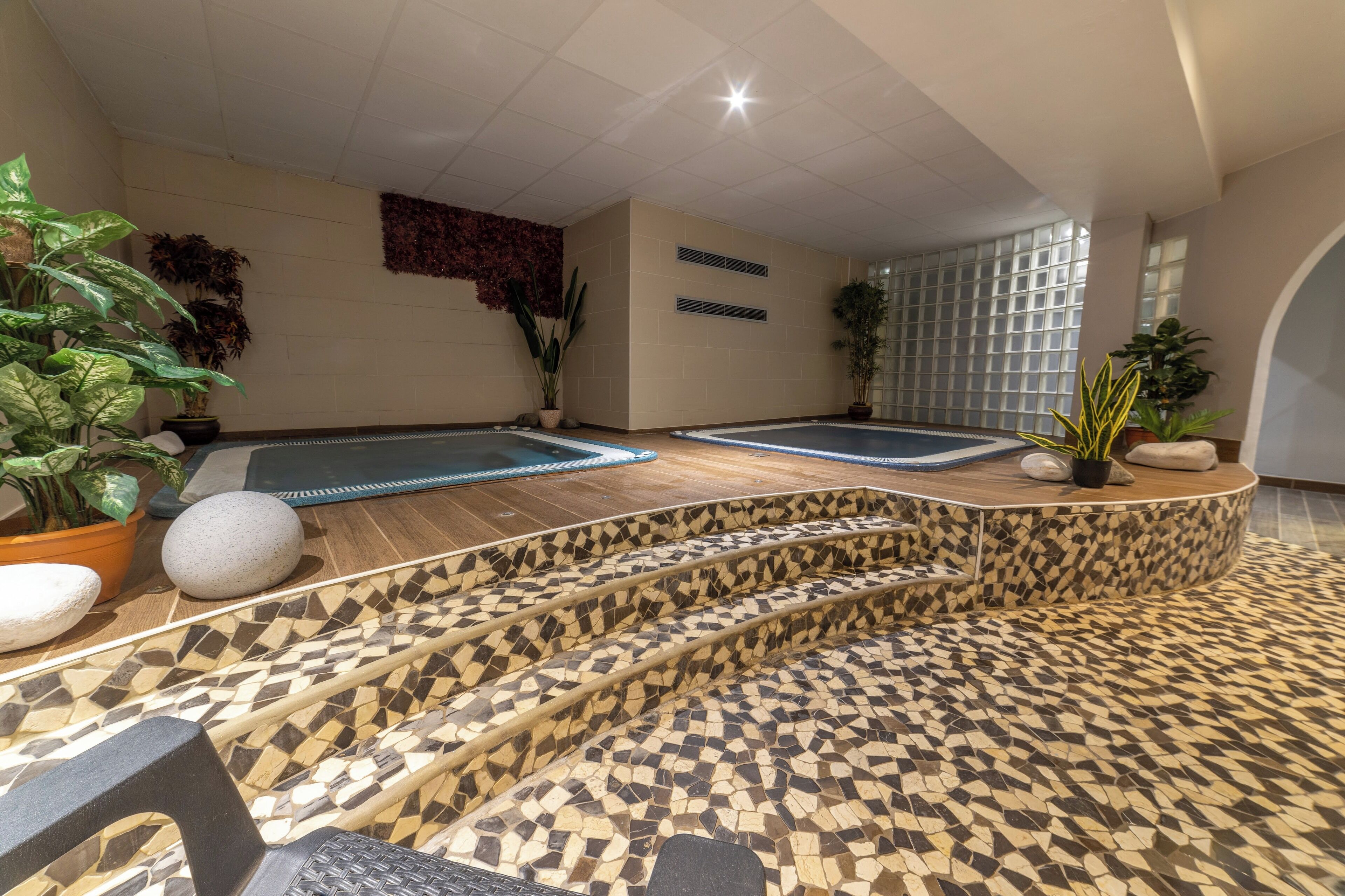 Een sauna, een bubbelbad, een stoombad, 1 behandelingsruimte