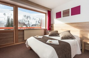 Chambre double avec Balcon | Cunas gratuitas, wifi gratis y ropa de cama 