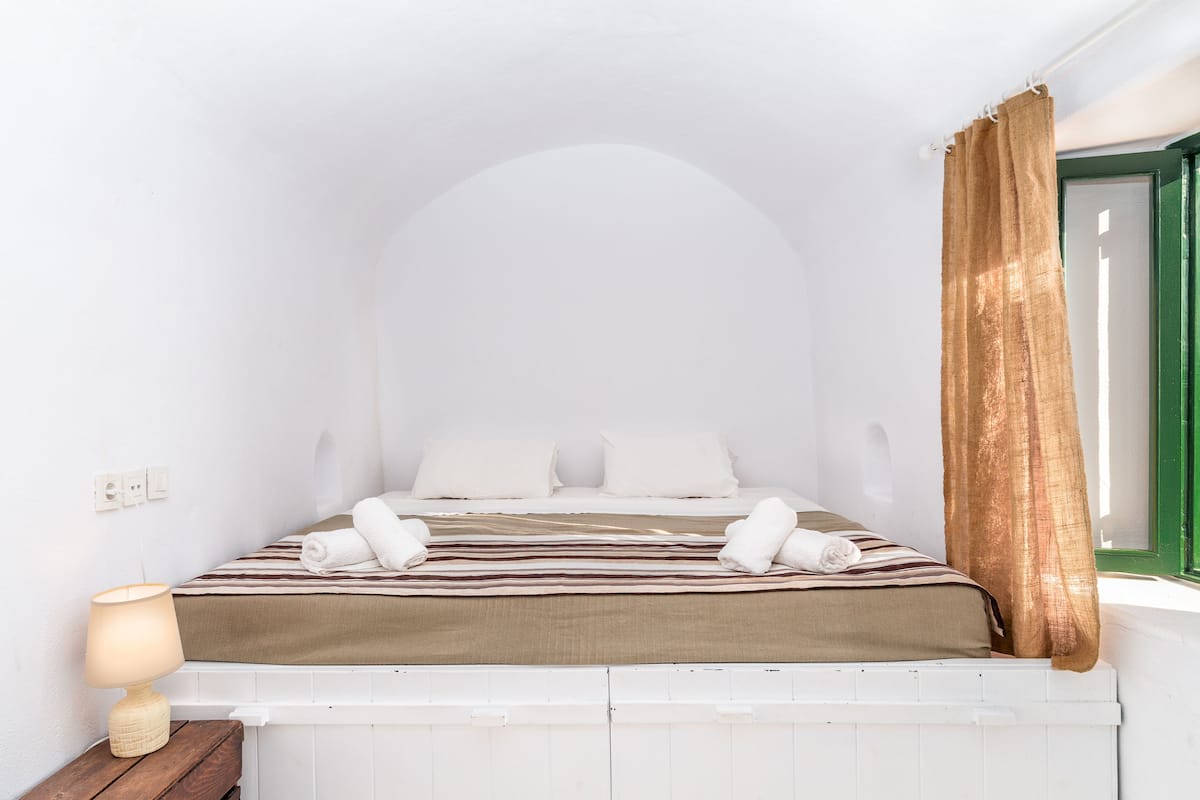 Apartment (THOLOS)