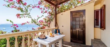 Nina Tholos | View from room