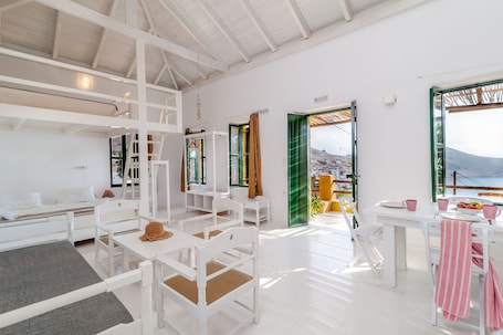 House (YELLOW) | 1 bedroom, free WiFi, bed sheets