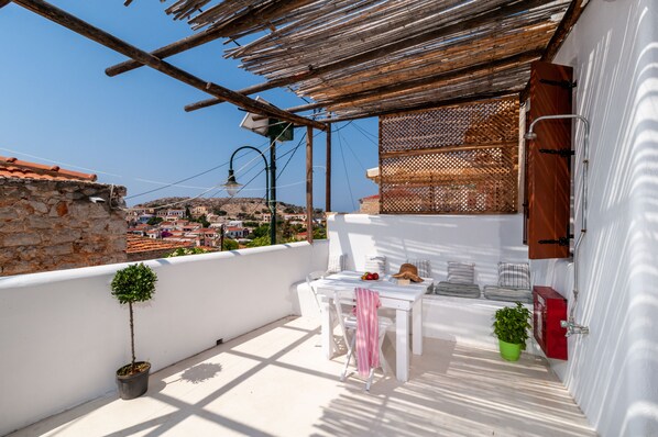 House (WHITE) | Free WiFi, bed sheets - Atlantis Houses (Halki)