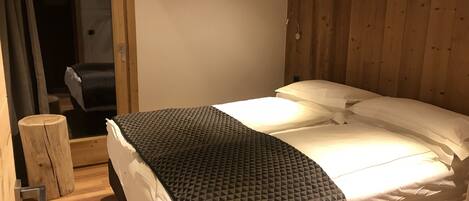 Deluxe Apartment, 2 Bedrooms, Kitchen | Down duvets, minibar, in-room safe, individually furnished