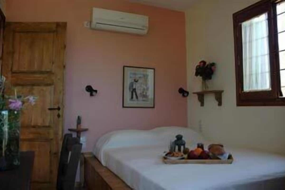 Family House, Sea View | In-room safe, desk, rollaway beds, free WiFi