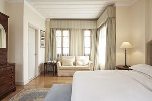 Minibar, in-room safe, soundproofing, free WiFi