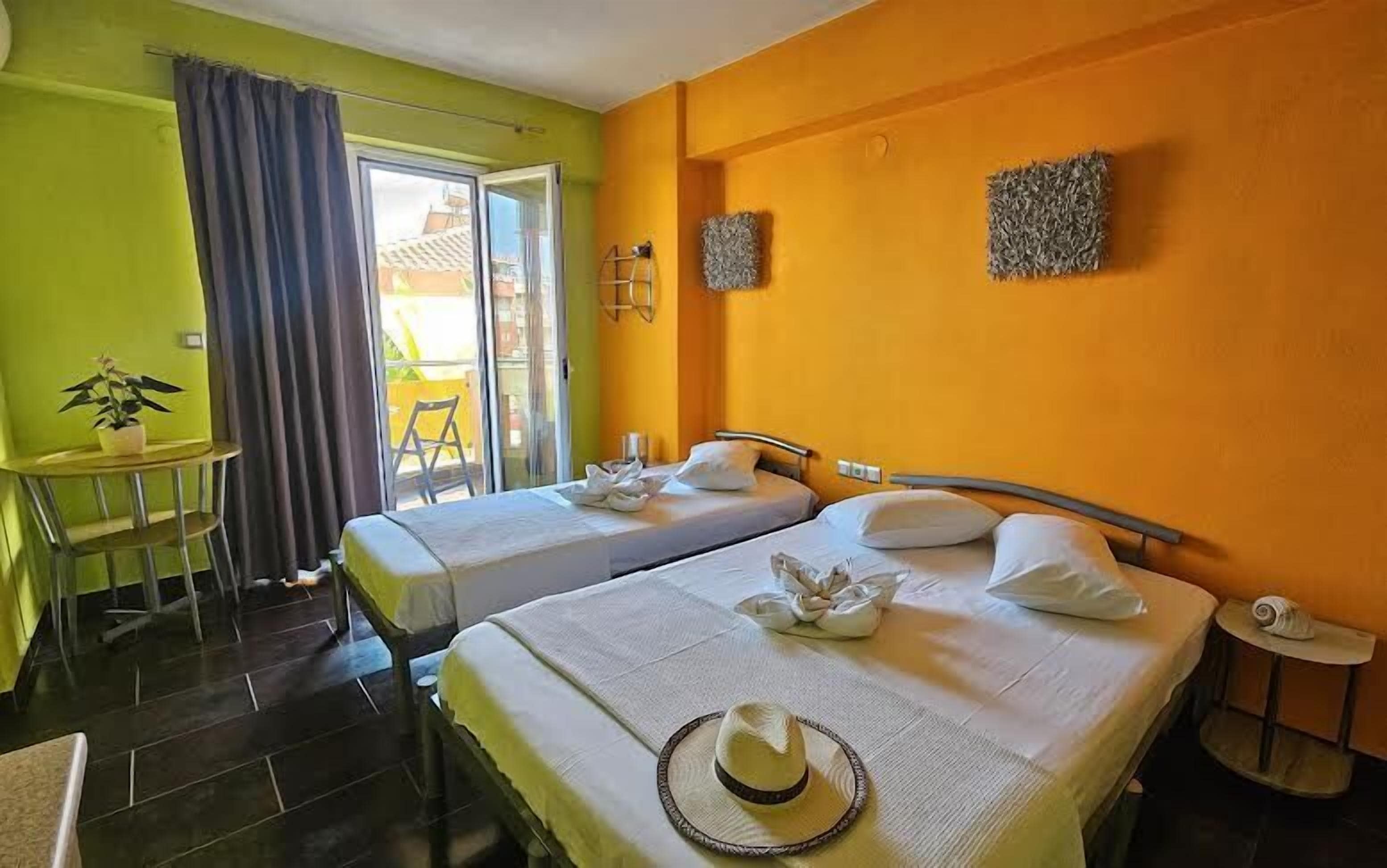 三人房 | 客房内保险箱、办公桌、隔音、免费婴儿床