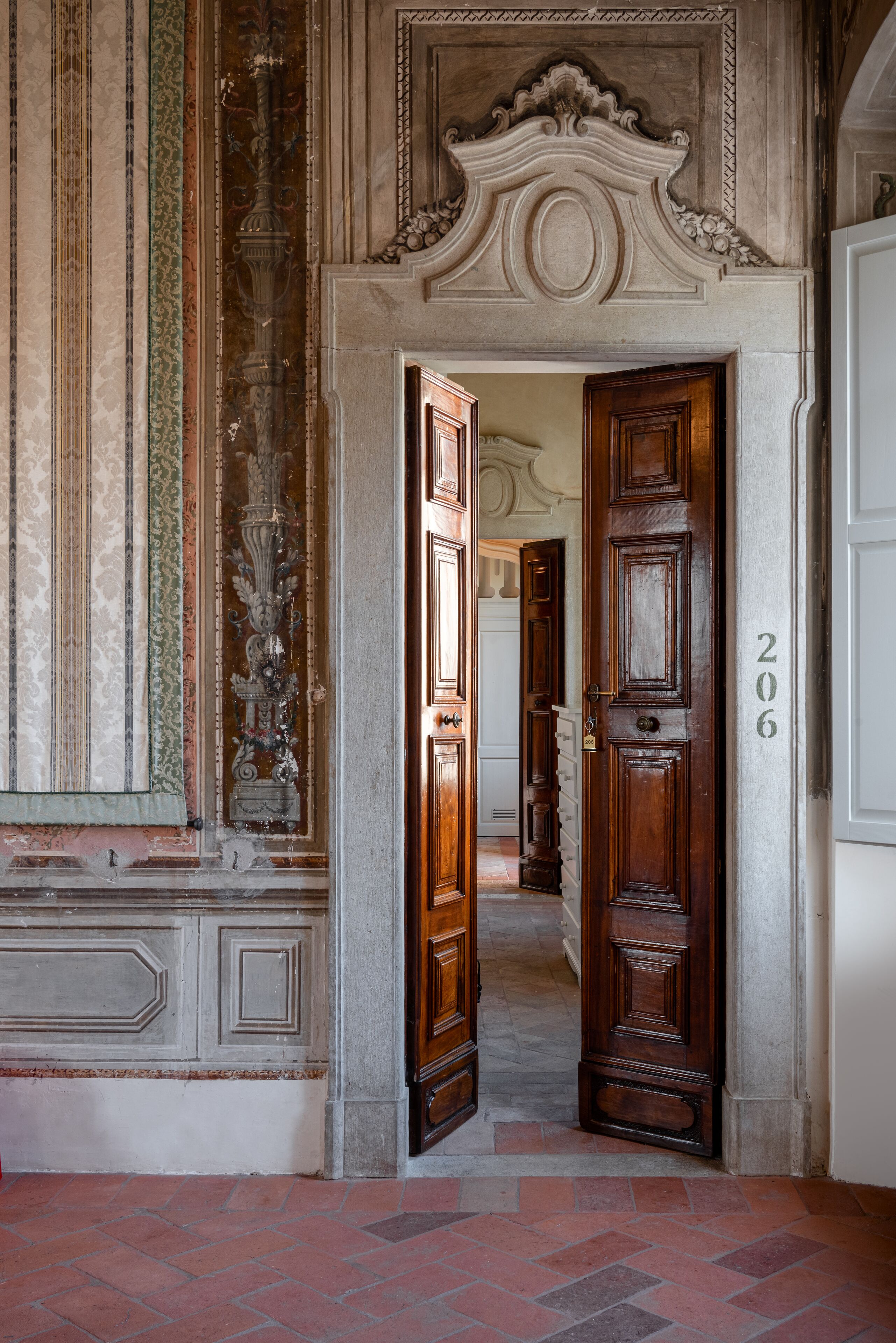 suite | 1 bedroom, down duvets, minibar, in-room safe