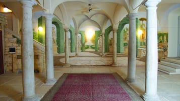 Interni