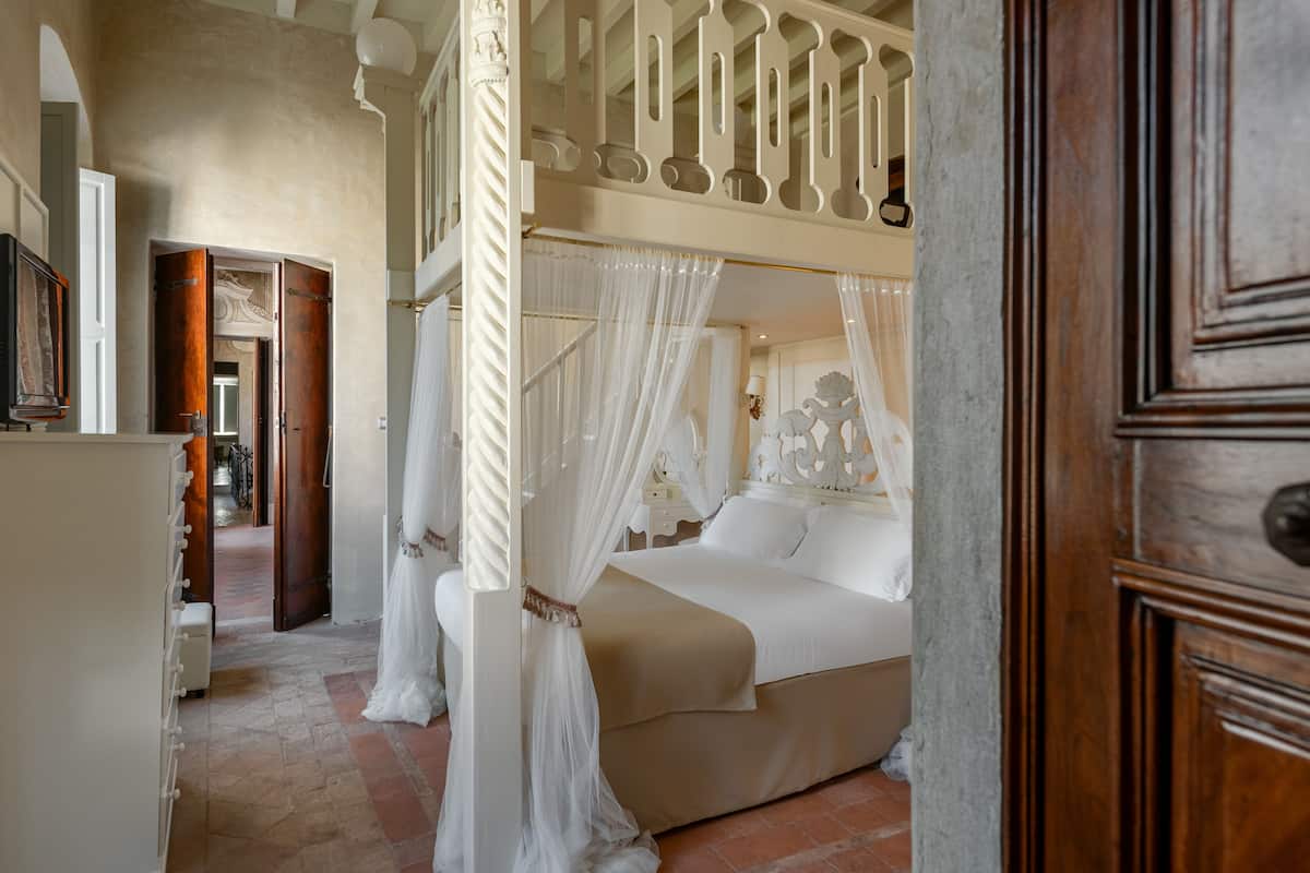 suite | 1 bedroom, down duvets, minibar, in-room safe