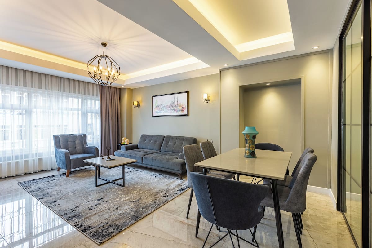 3 BEDROOM APARTMENT ANNEX | Living area | 40-inch LCD TV with satellite channels, TV