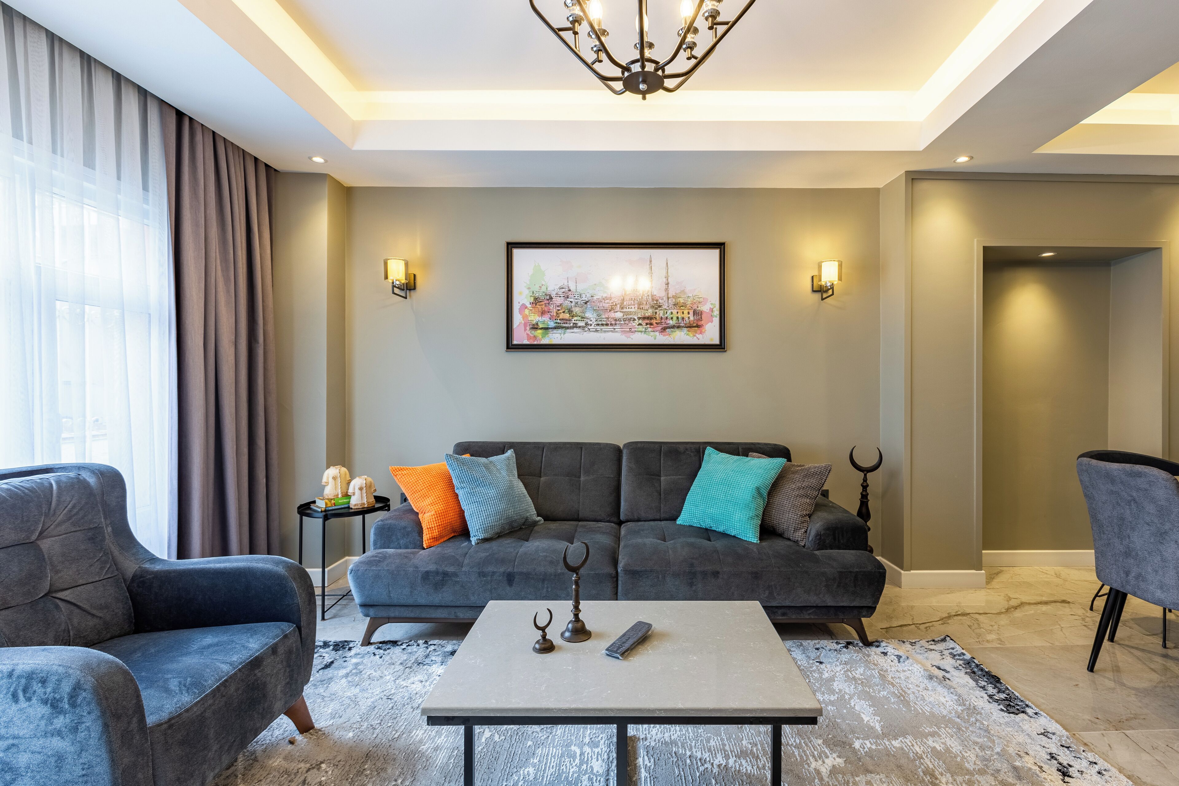 3 BEDROOM APARTMENT ANNEX | Zona de estar | Televisión LCD de 40 pulgadas con canales por satélite, una televisión