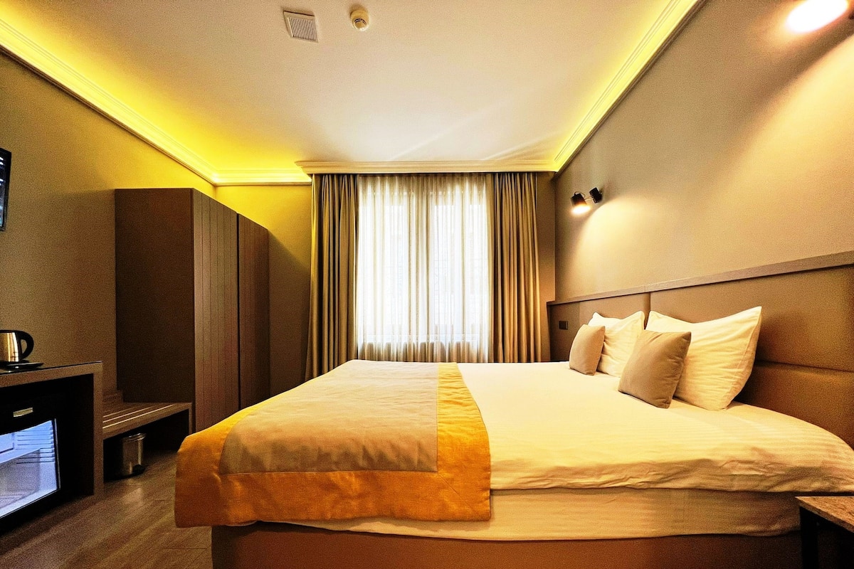 Economy Room | Egyptian cotton sheets, premium bedding, minibar, in-room safe