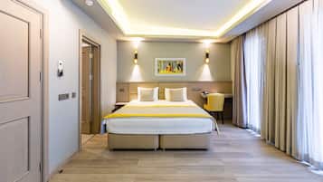 Chambre Triple Supérieure | Draps en coton égyptien, literie de qualité supérieure, minibar