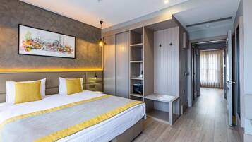 Annex Family Suite, 2 Bedrooms | Roupas de cama de algodão egípcio, roupas de cama premium, frigobar