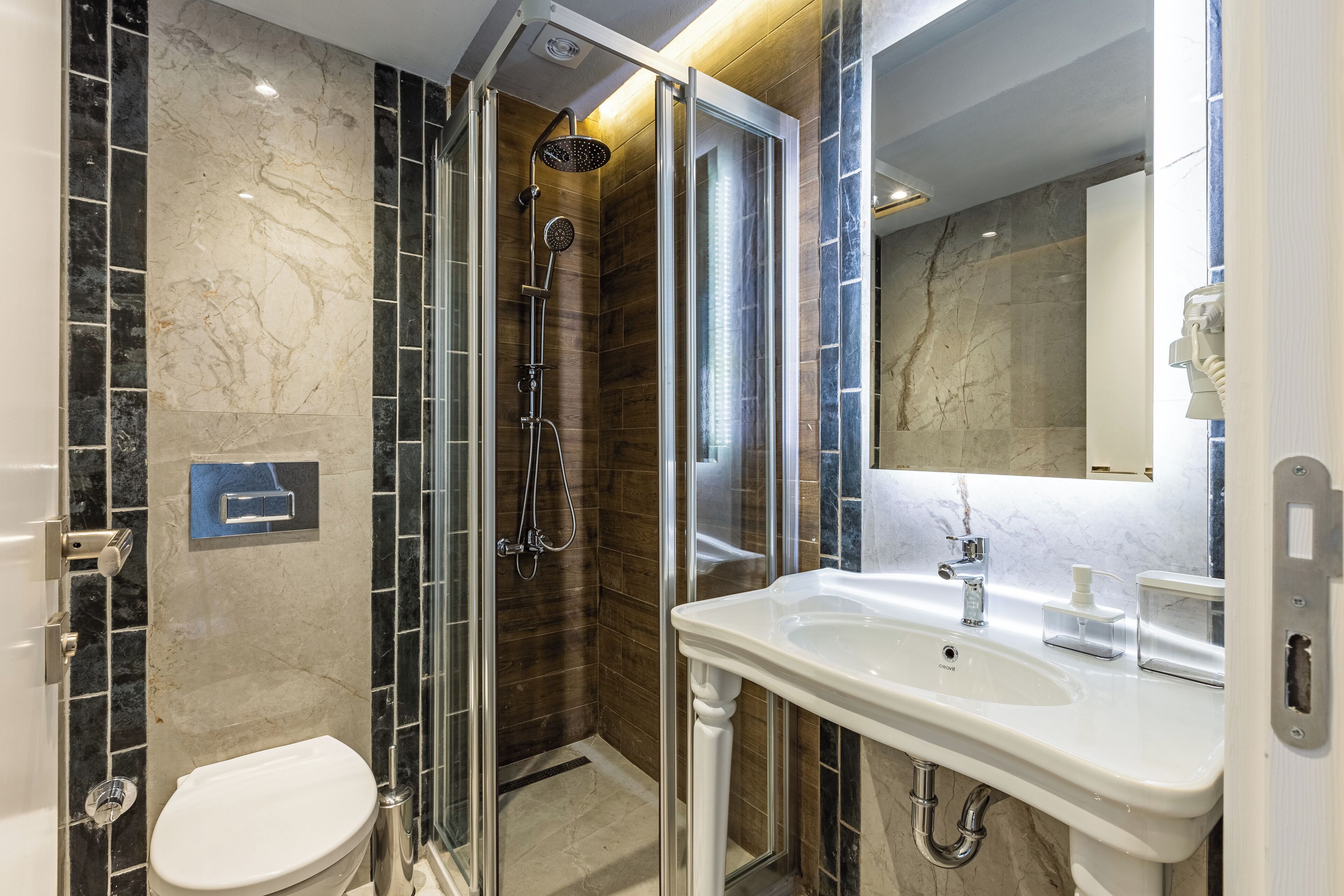 Photo - Seraglio Hotel & Suites