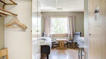 Tomannsrom – standard, 2 enkeltsenger, fjellutsikt | Sengetøy