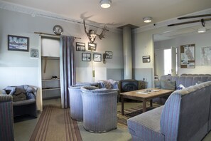 Lobby sitting area - Sälens Vandrarhem - Hostel (Salen)