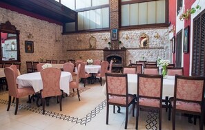 Ilmainen täysi aamiainen viikonloppuisin 