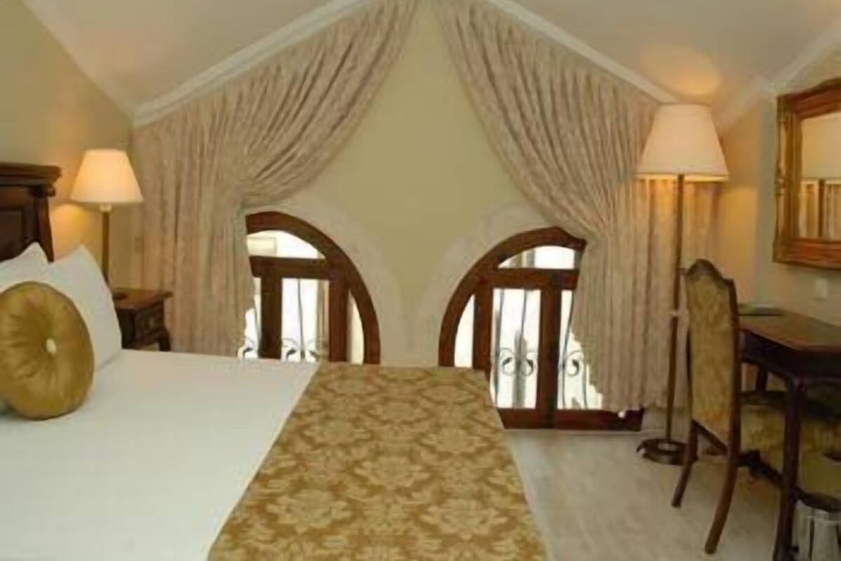 Single Room | Select Comfort beds, minibar, in-room safe