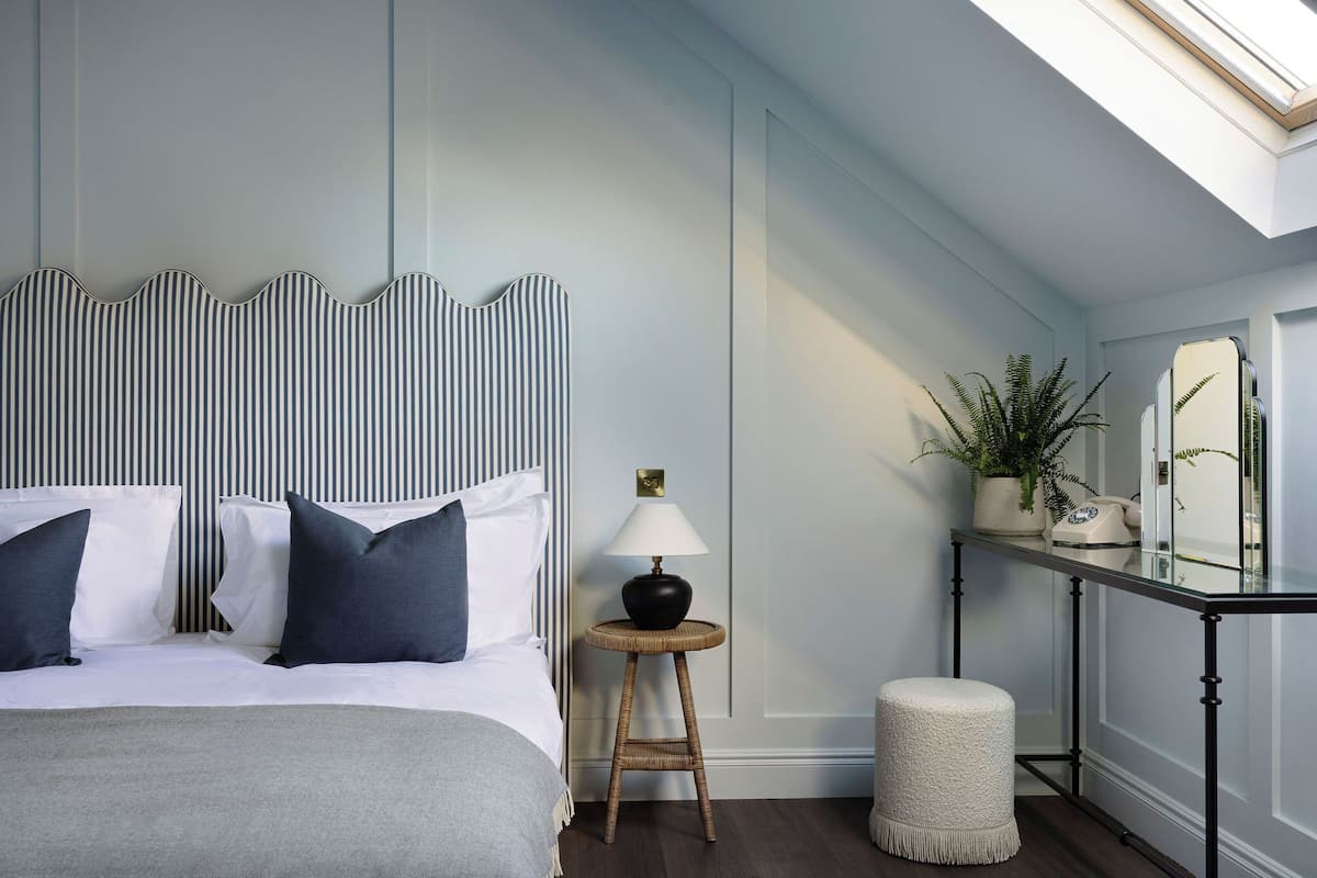 Snug Bedroom | 1 bedroom, hypo-allergenic bedding, in-room safe, desk
