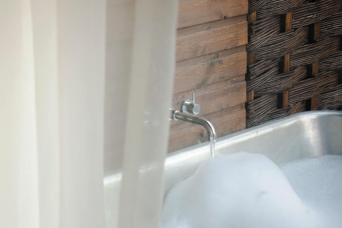 Coastal Classic with Outdoor Bathtub | 1 bedroom, hypo-allergenic bedding, in-room safe, desk