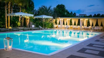 Piscine à débordement