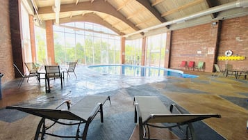 Indendørs pool, sæsonbestemt udendørs pool