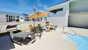 Piscina interna, piscina externa sazonal