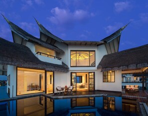 Outdoor pool, free cabanas, pool umbrellas