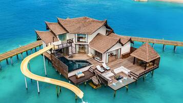 Private Ocean Reserve with Slide - 2 Bedroom | Egyptiska bomullslakan, sängtillbehör av högsta kvalitet och duntäcken