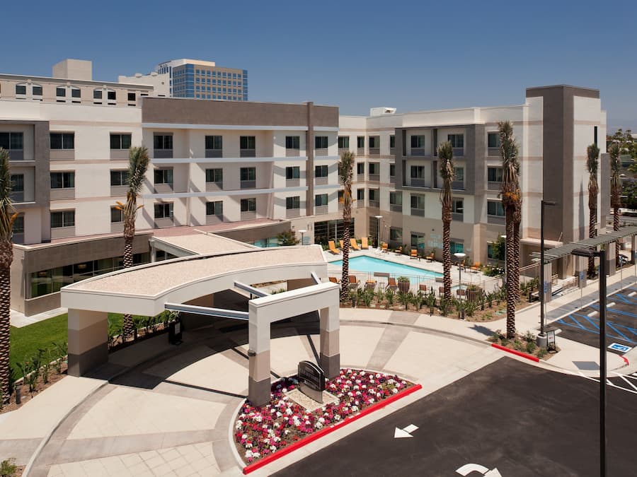 Outdoor pool, open 6:00 AM to 10:00 PM, sun loungers